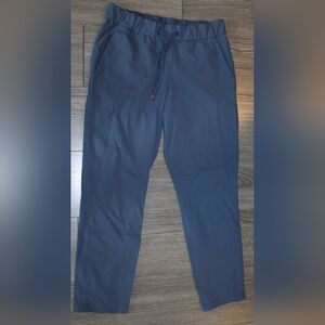 Lululemon On The Fly Pant, 7/8 Length, Size 8.